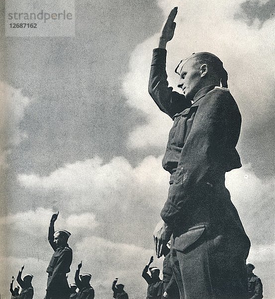 Die Hände der Armee  1941. Künstler: Cecil Beaton.