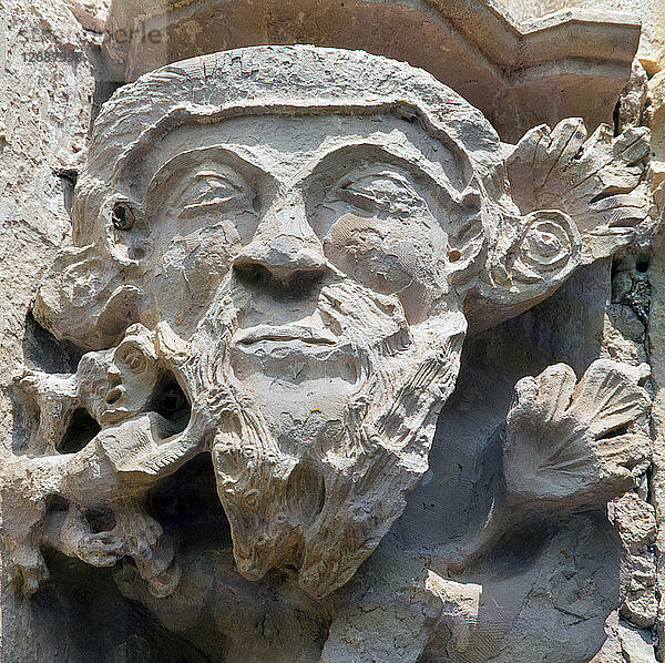 Kopf eines Mannes mit Bart  Detail eines Kapitells des Kreuzgangs des Klosters von Santes Creus.