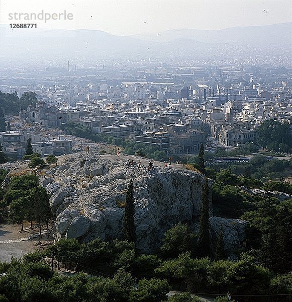 Areopag-Hügel von der Akropolis aus gesehen  Athen  um 20. Künstler: CM Dixon.