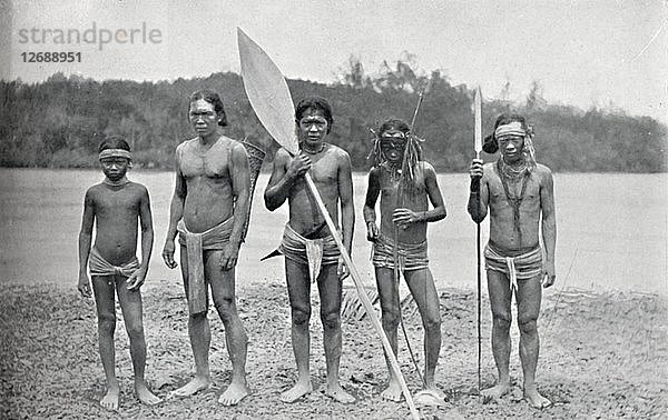 Eingeborene der Insel South Pagai  Nassau-Gruppe  vor Sumatra  1902. Künstler: Cecil Boden Kloss.