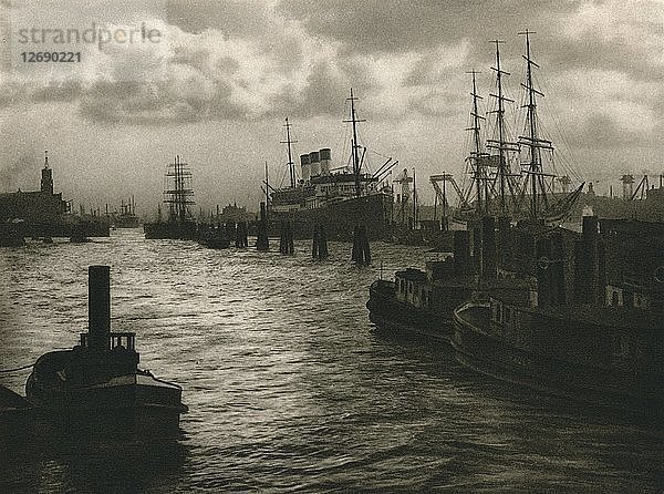 Im Hamburger Hafen - (In Hamburg Harbour)  1931. Künstler: Kurt Hielscher.