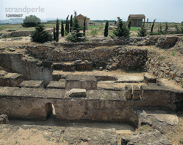 Häuser und Straßen in den römischen Ruinen von Empuries .