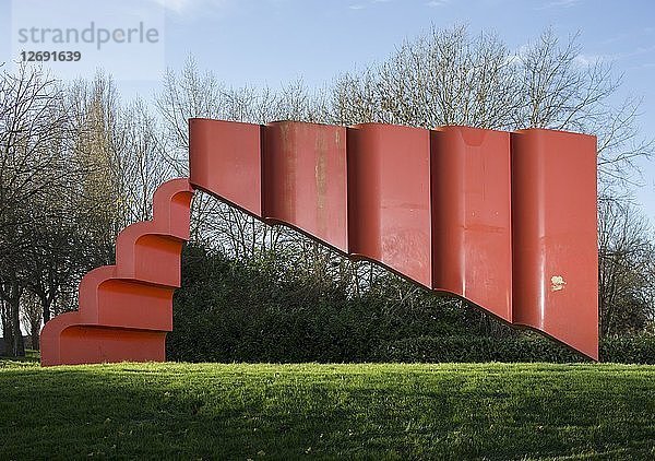 Die Kunst der Stille  Skulptur von Bernard Schottlander  Bletchley  Milton Keynes  2015. Künstlerin: Patricia Payne.
