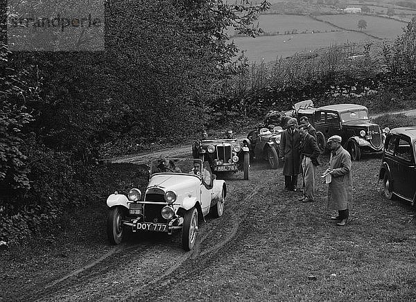HRG von MH Lawson und MG TA von Maurice Toulmin bei der MG Car Club Abingdon Trial/Rally  1939. Künstler: Bill Brunell.