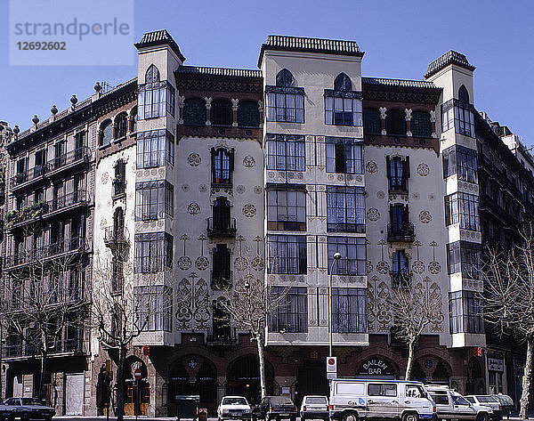 Fassade des Hauses Manuel Llopis i Bofill in der Straße Bailen - Valencia in Barcelona  entworfen von Ant?