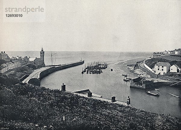 Porthleven - Der Hafen und der Aussichtspunkt  1895. Künstler: Unbekannt.