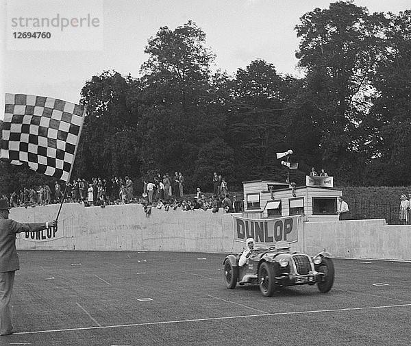 Alta von GE Abecassis gewinnt das Imperial Trophy Formula Libre Rennen im Crystal Palace  London  1939. Künstler: Bill Brunell.
