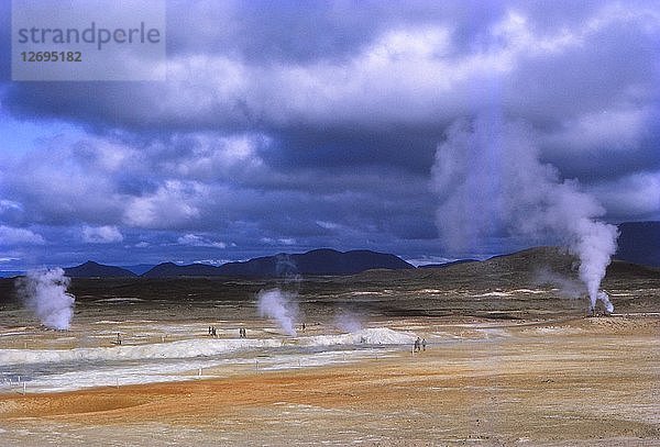 Heiße Quellen in Namaskard bei Myvatn  Island  20. Jahrhundert. Künstler: CM Dixon.