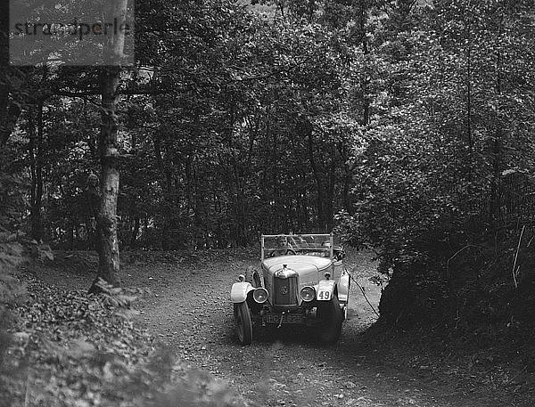 AC bei der Teilnahme an einer Autoprüfung  um 1930. Künstler: Bill Brunell.
