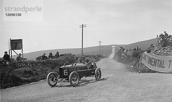 AJ Hancocks Vauxhall bei der Teilnahme am RAC Isle of Man TT-Rennen  10. Juni 1914. Künstler: Bill Brunell.