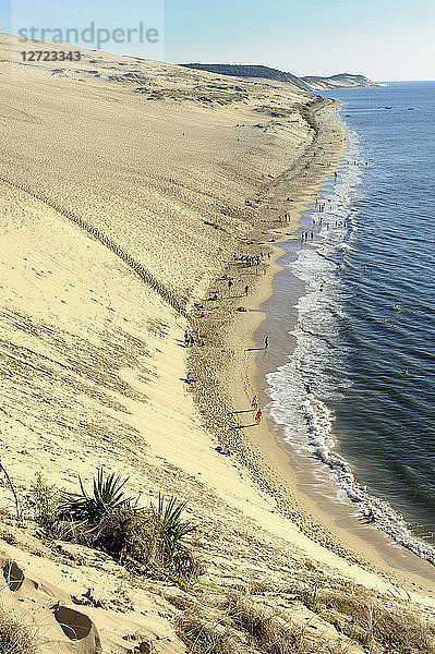 Frankreich  Südwestfrankreich  Bucht von Arcachon  Schrumpfung des Strandes am Fuße der Düne von Pilat