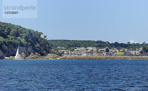 Frankreich  Nordwestfrankreich  Bretagne  Presqu'isle of Crozon  Dorf Morgat am Meer