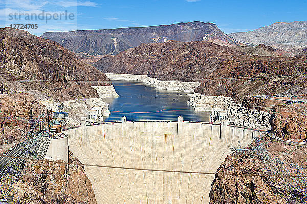 USA  Nevada  der Hoover-Damm überspannt den Colorado-Fluss an der Grenze zwischen Arizona und Nevada und öffnet sich zum Lake Mead