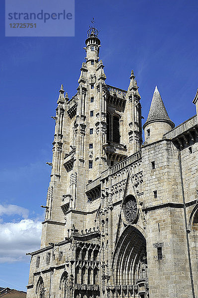 Frankreich  Region Auvergne  Departement Puy-de-Dome  Stadt Ambert  Kirche St. Jean.