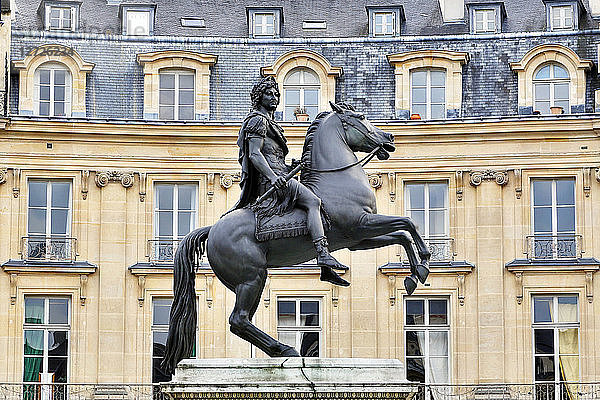 Paris. 1. Bezirk. Platz der Siege. Reiterstandbild  das Ludwig XIV. darstellt.