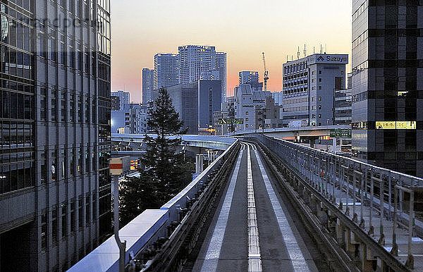 Japan  Tokio  U-Bahn-Strecke Yurikamone