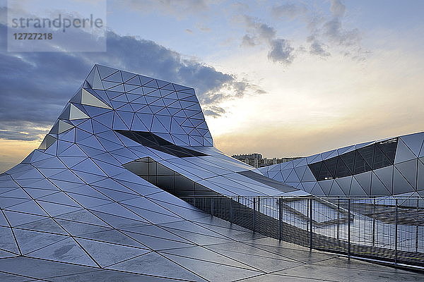 Frankreich  Südostfrankreich  Lyon  Musee des Confluences    Dach des Museums. Obligatorischer Kredit: Architekt Coop Himmel