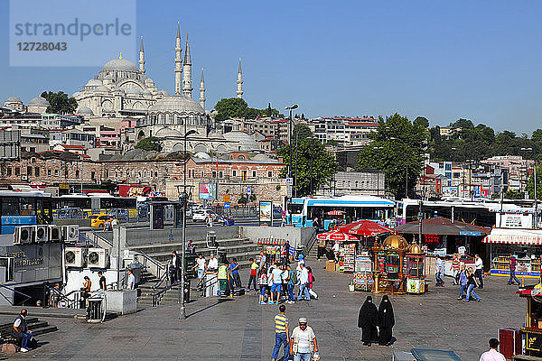 Türkei  Istanbul (Stadtbezirk Fatih) Viertel Eminonu  Busbahnhof und Moscheen (Rustem-Pasa-Moschee und Suleymaniye-Moschee)
