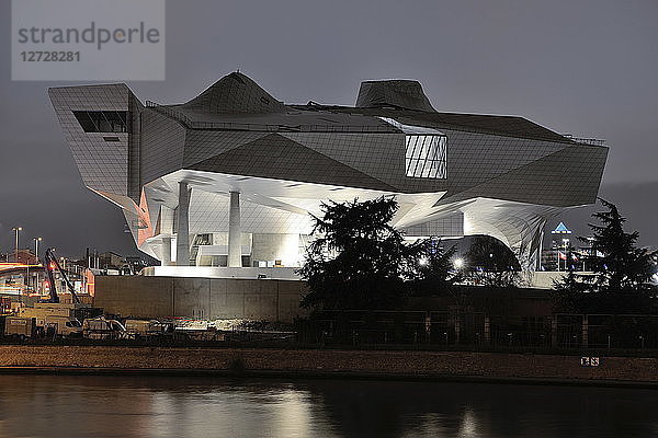Frankreich  Süd-Ost-Frankreich  Lyon  Musee des Confluences  (Architekt Coop Himmel)  bei Nacht. Obligatorischer Kredit: Architekt Coop Himmel