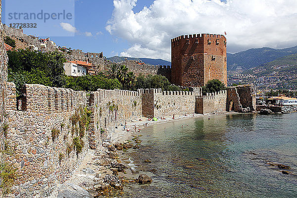 Türkei  Provinz Antalya  Alanya  die Stadtmauern und der Rote Turm