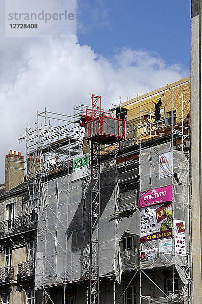 Frankreich  Stadt Nantes  Renovierung und Aufstockung eines Wohngebäudes mit Holzrahmen  Anbau.