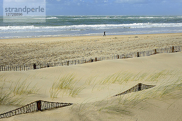 Frankreich  Südwestfrankreich  Bucht von Arcachon  Schutz vor dem Eindringen von Sand