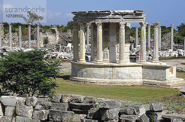 Türkei  Provinz Antalya  Side  die Agora und sein Tempel