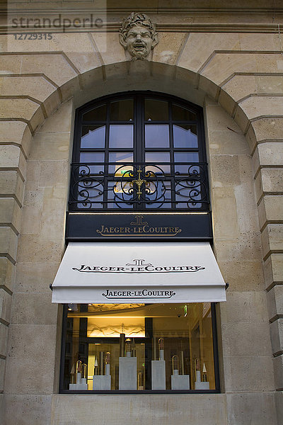 Frankreich  Paris  Place Vendome  das Schaufenster von Jaeger-LeCoultre.