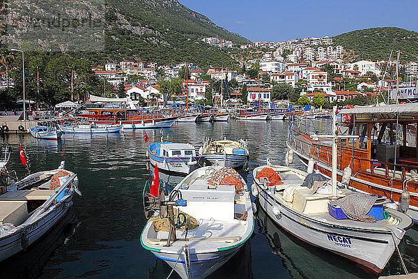 Türkei  Provinz Antalya  Hafen von Kas