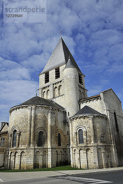 Frankreich  Region Poitou-Charentes  Departement Vienne  Stadt Chauvigny  romanische Kirche Notre-Dame.