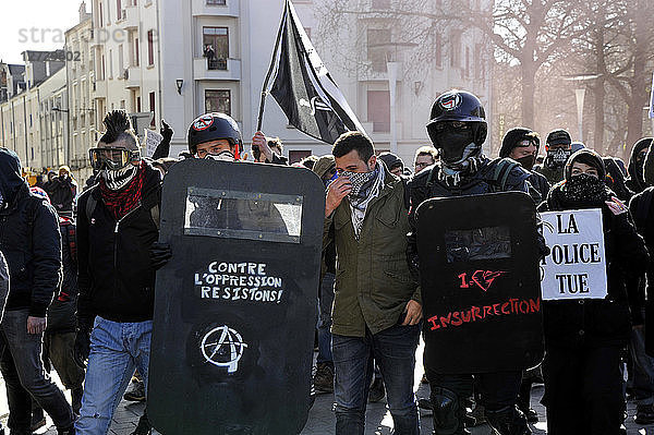 Frankreich  Protest gegen Polizeigewalt in der Stadt Nantes.