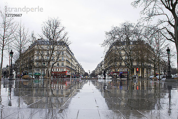 Frankreich  Paris  11. Bezirk  Place de la Republique im Regen.
