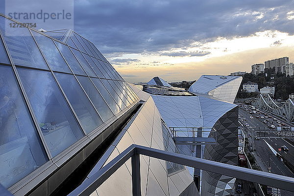 Frankreich  Süd-Ost-Frankreich  Lyon  Musee des Confluences  Dach des Museums. Obligatorischer Kredit: Architekt Coop Himmel