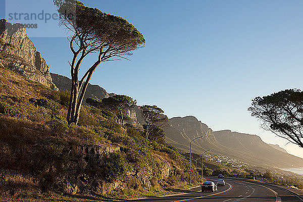 Süd-Afrika. Westkap. Kapstadt. Die Corniche Road führt entlang der Atlantikküste zu den spektakulären Zwölf Aposteln