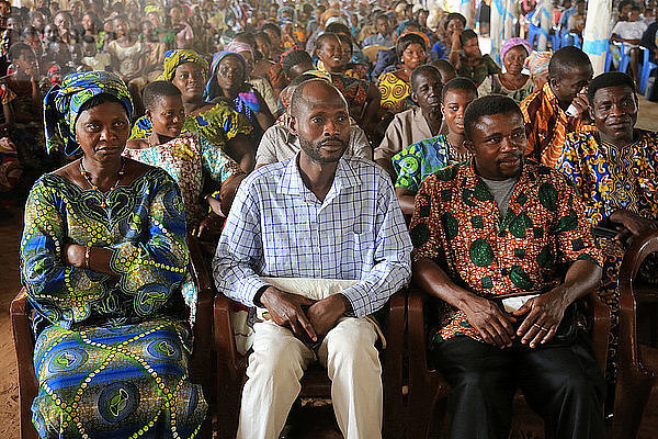 Versammlung. Messe am Sonntagmorgen. Katholische Gemeinde von Koroma. Agbonou Koeroma. Togo.