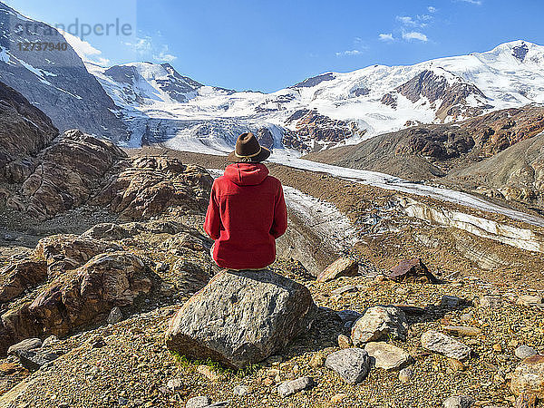 Italy  Lombardy  Cevedale Vioz mountain crest  hiker resting at Forni glacier