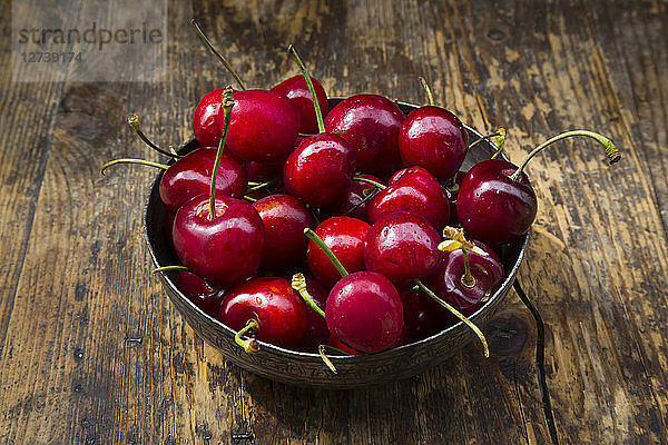 Bowl of cherries on wood