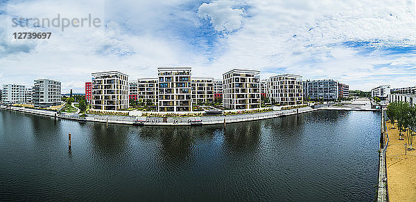 Germany  Hesse  Offenbach  modern architecture at harbor