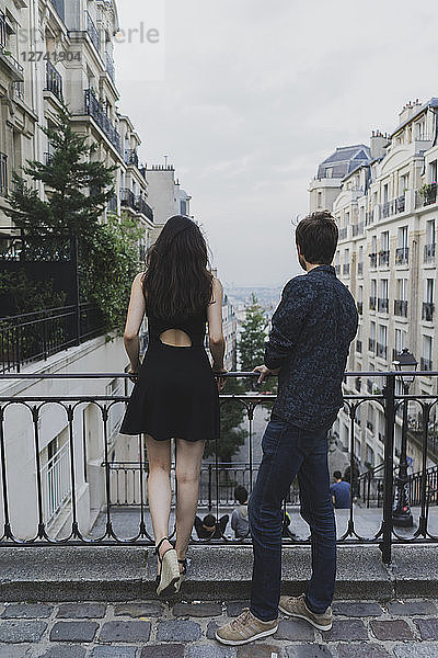 France  Paris  young couple in the district Montmartre