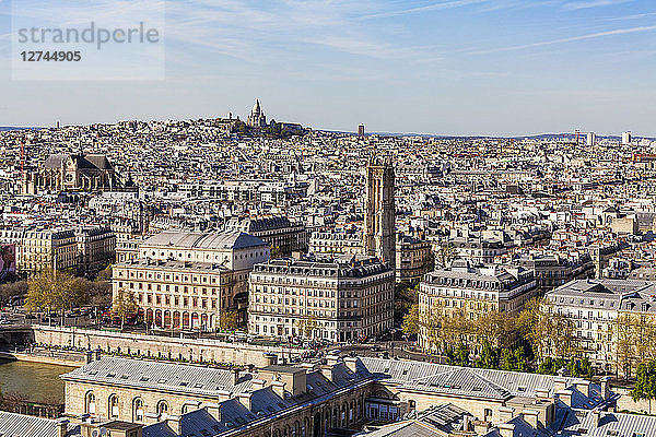 France  Paris  City center with Montmarte and Sacre-Coeur basilica in background