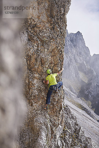 Austria  Innsbruck  Nordkette  man climbing in rock wall