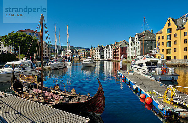 Alter Hafen  Ålesund  Norwegen  Europa