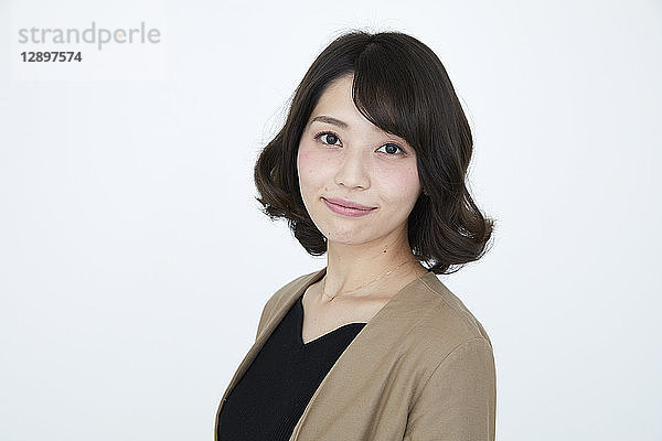 Japanische Frau auf weißem Hintergrund