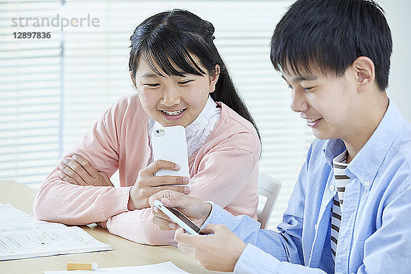 Japanische Kinder lernen