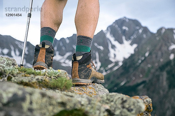 Wanderer auf Berggipfel  Mount Sneffels  Ouray  Colorado  USA