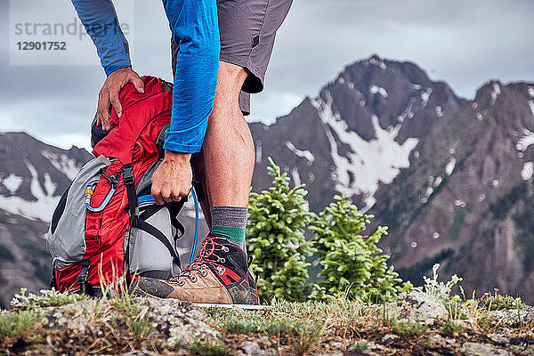 Wanderer macht Pause  Mount Sneffels  Ouray  Colorado  USA