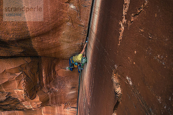 Man trad klettern  Indian Creek  Moab  Utah  USA
