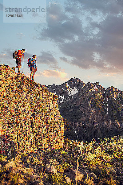 Wanderer auf dem Berggipfel  Mount Sneffels  Ouray  Colorado  USA