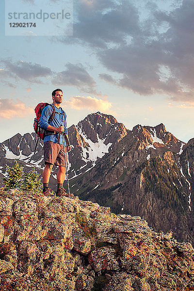 Wanderer auf Berggipfel  Mount Sneffels  Ouray  Colorado  USA