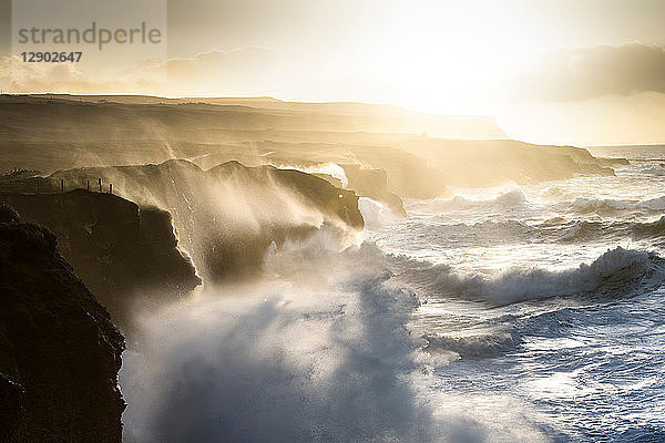 Doolin-Klippen werden vom Riesensturm getroffen  Doolin  Clare  Irland